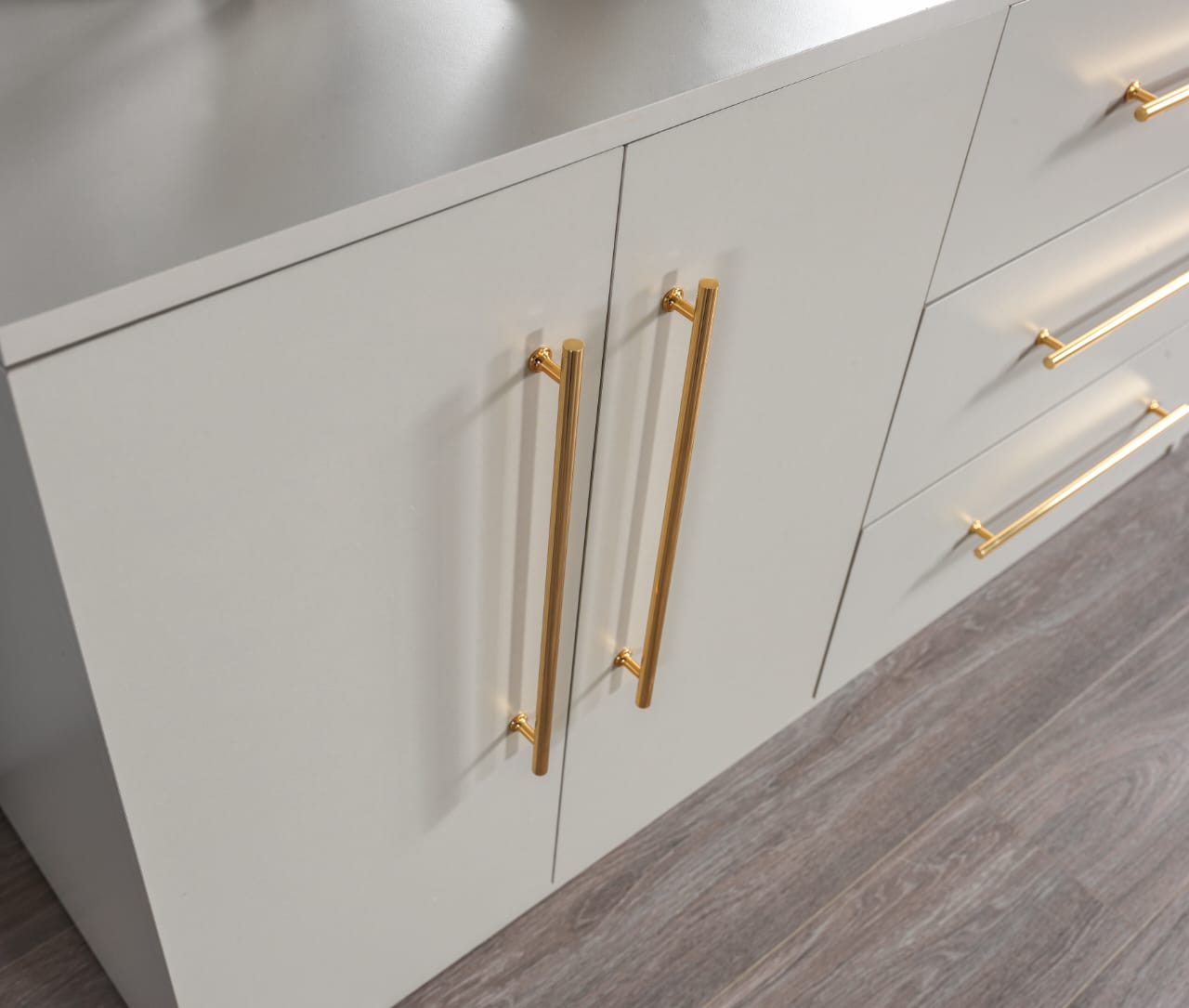 غرفة نوم تركي 180*200 دولاب 6 باب 230*270(8قطع)لون بيج/رأس سريربني